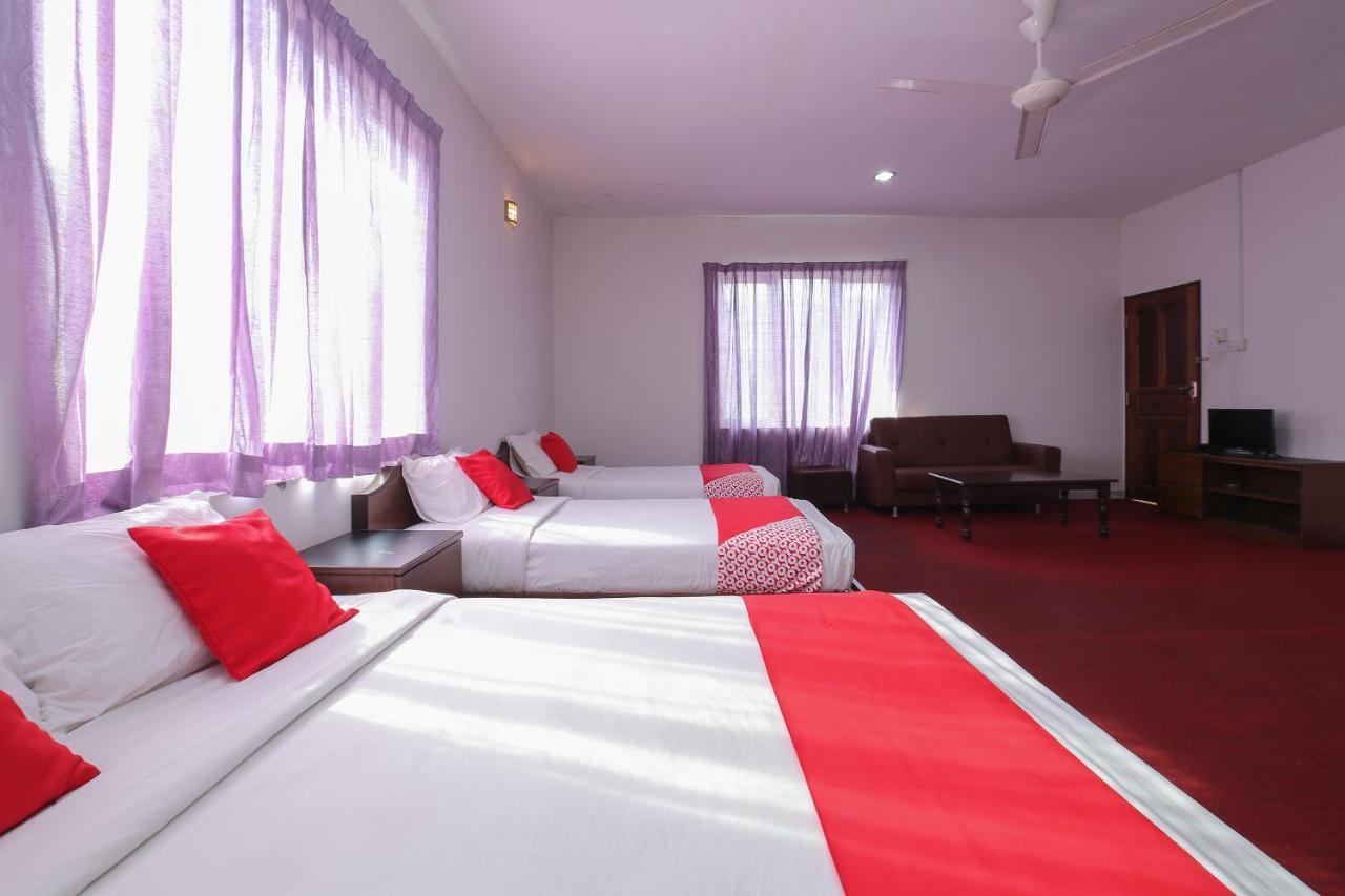 Oyo 8966 Dee Wana Resort 1 Pasir Puteh Exterior photo
