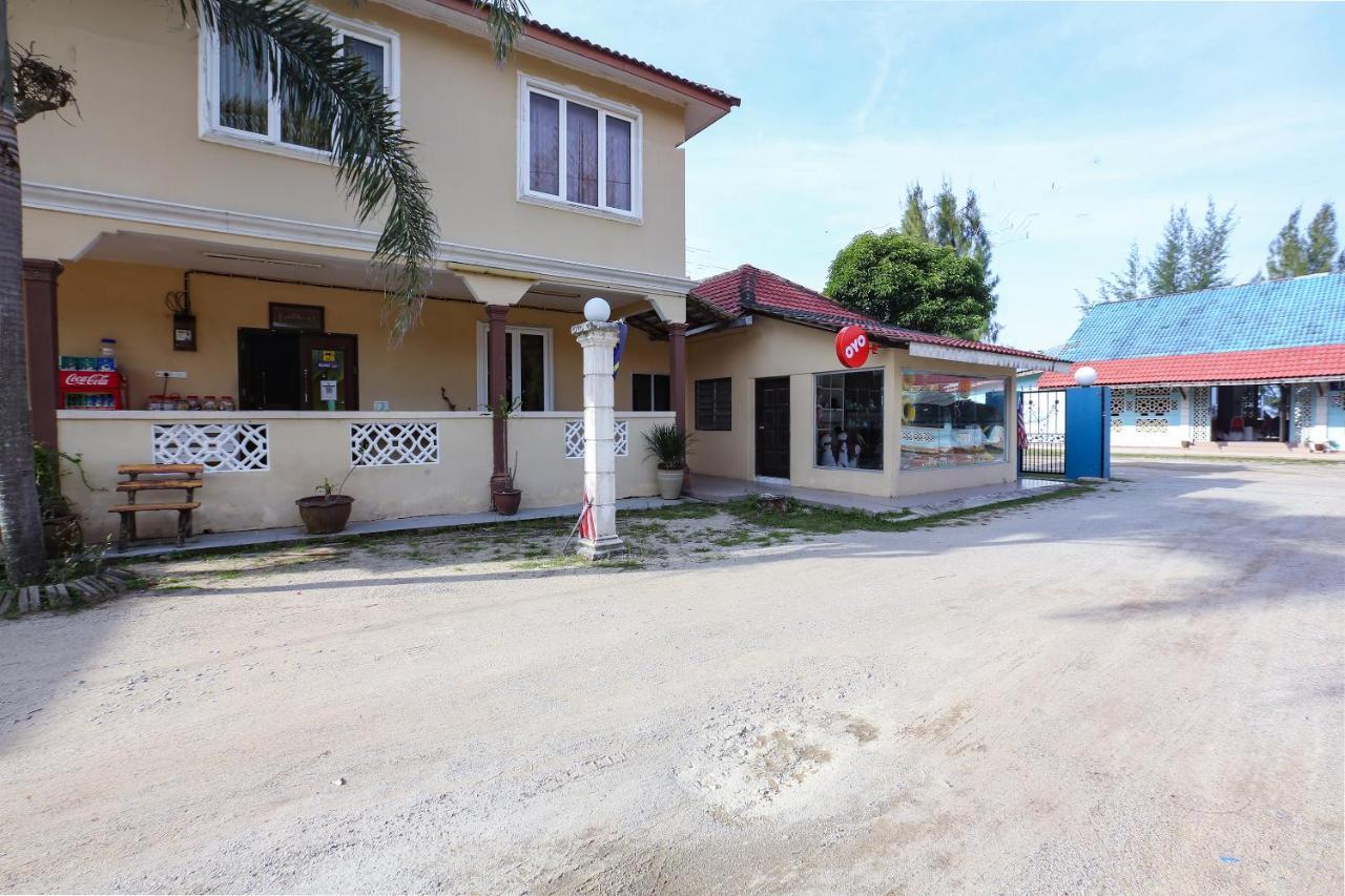 Oyo 8966 Dee Wana Resort 1 Pasir Puteh Exterior photo
