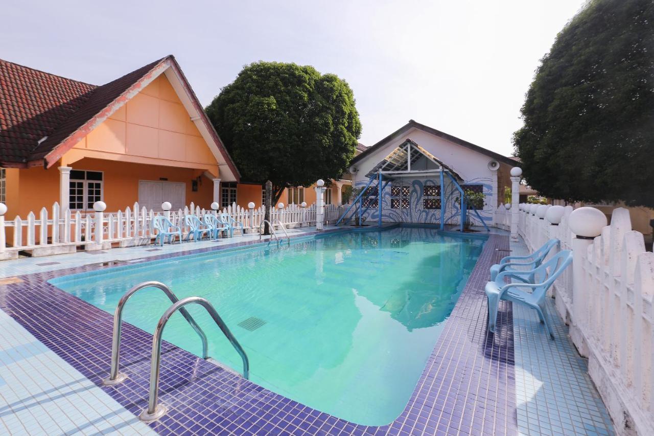 Oyo 8966 Dee Wana Resort 1 Pasir Puteh Exterior photo